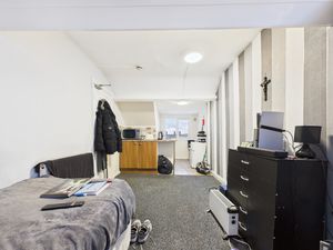 Bedroom- click for photo gallery